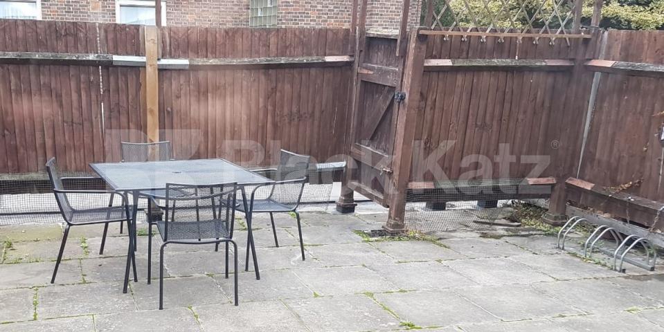 			NEW INSTRUCTION  (Includes water rates and broadband)., 4 Bedroom, 1 bath, 1 reception Maisonette			 Yaldham House Old Kent Road, Borough SE1